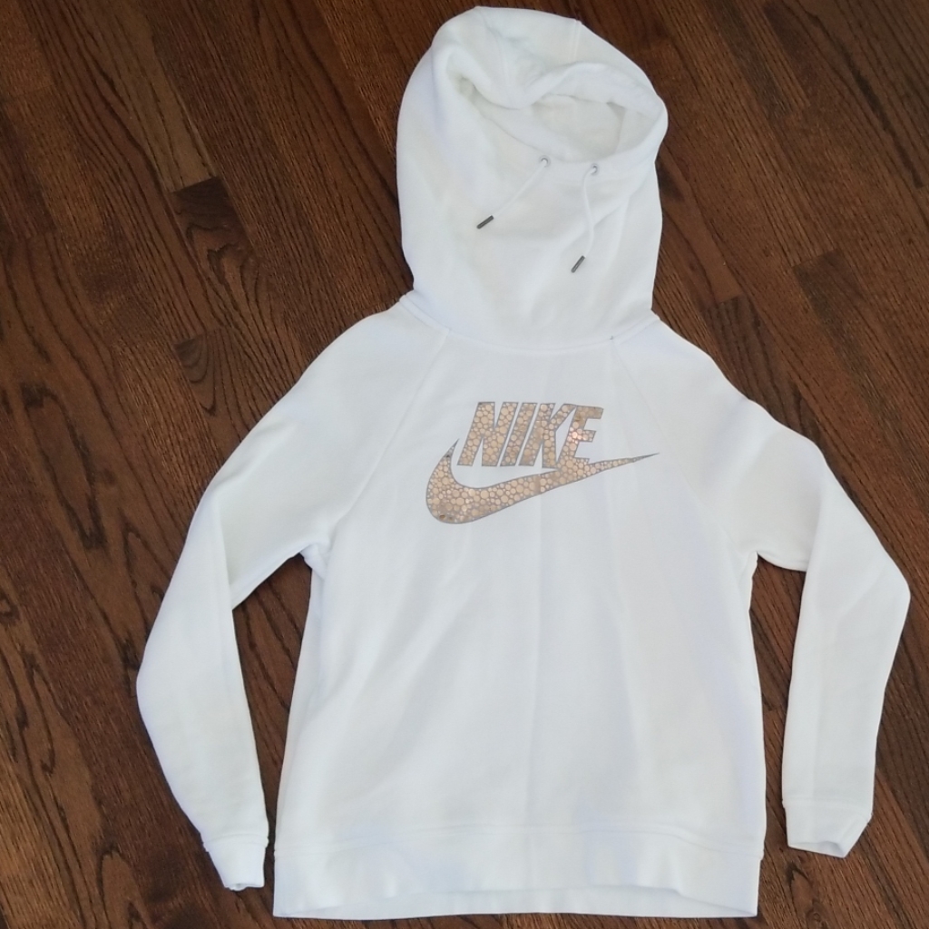 Nike White Hooded With Pockets Logo Sweatshirt.
